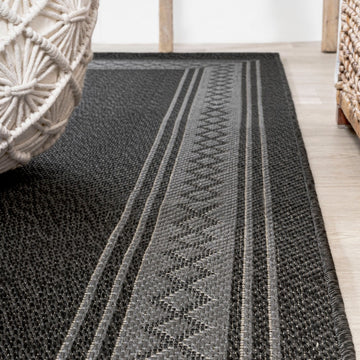 Lucia Classic Diamond Border Indoor/outdoor Area Rug